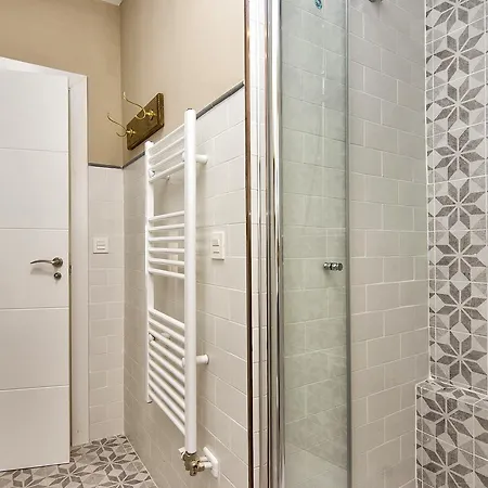 Bright & Elegant Centre 3 Bedroom شقة غرناطة