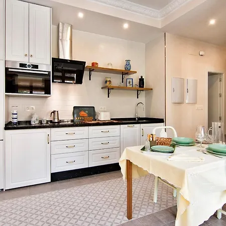 Bright & Elegant Centre 3 Bedroom *