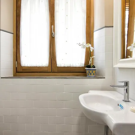 Bright & Elegant Centre 3 Bedroom شقة غرناطة