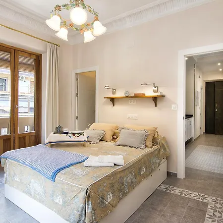Bright & Elegant Centre 3 Bedroom شقة غرناطة