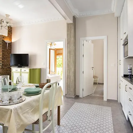 Bright & Elegant Centre 3 Bedroom شقة غرناطة