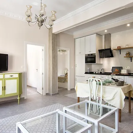 Bright & Elegant Centre 3 Bedroom شقة